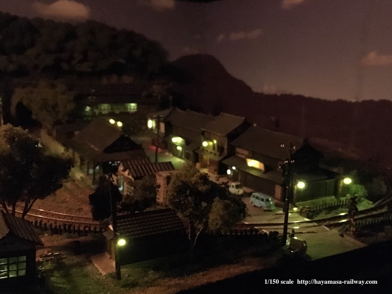 夜の渓上里村全景